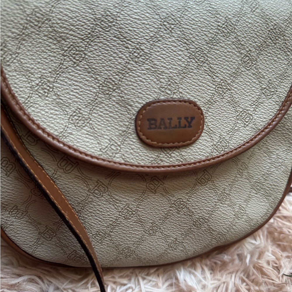 RARE vintage BALLY 🔥 Cream and Brown Crossbody Bag
